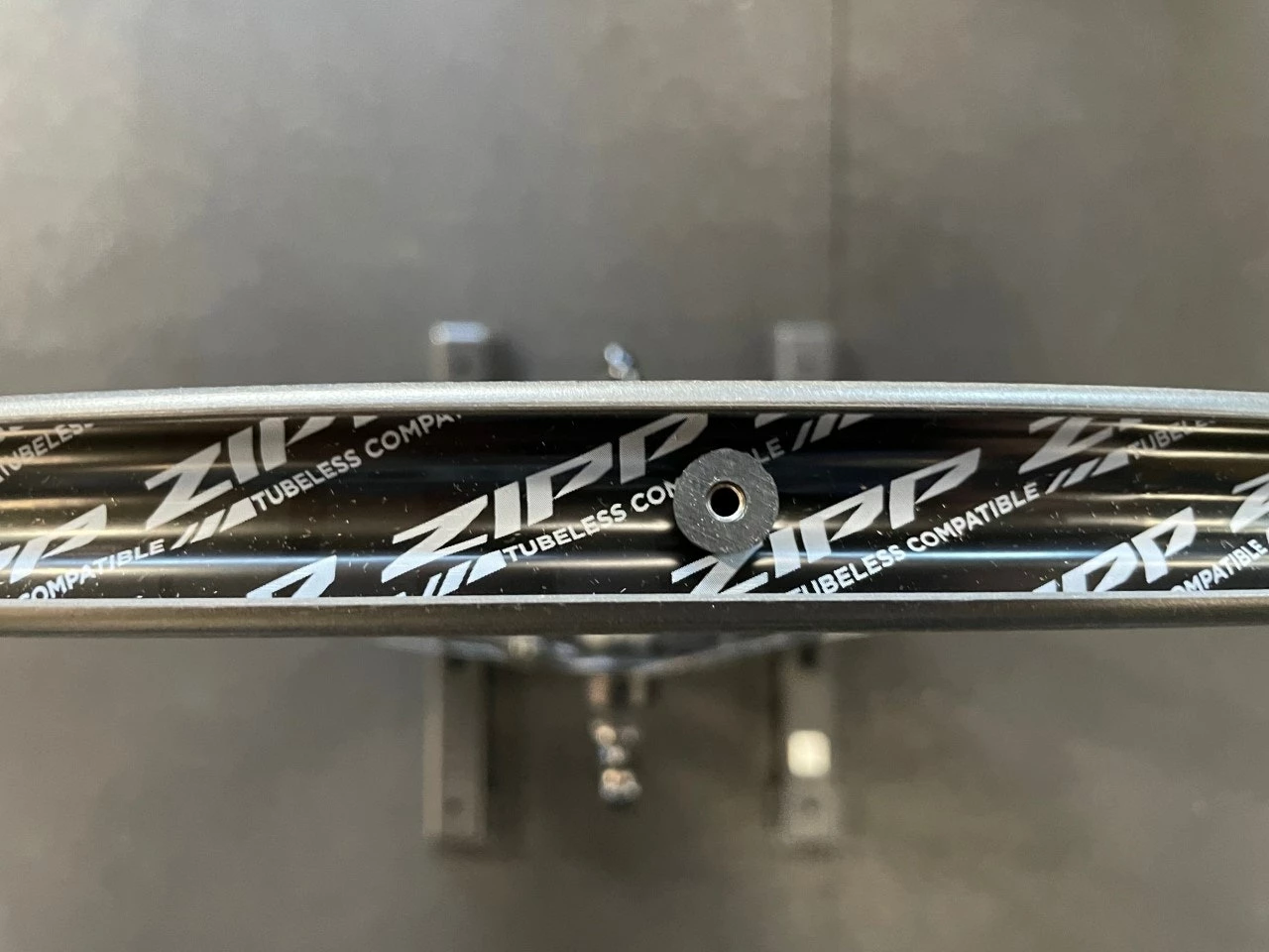 Zipp 808 Firecrest Carbon Tubeless Rim Brake Wheelset SRAM 10/11sp - Image 6