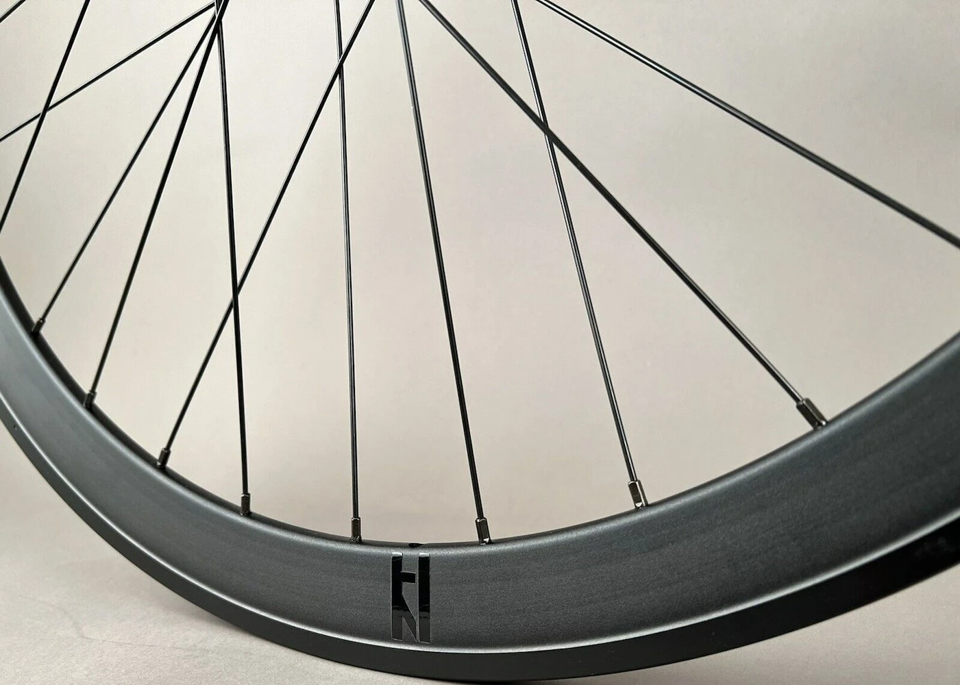 H Plus Son H PLUS + SON SL42 BLACK FIXED GEAR Track WHEELSET GRAN COMPE HUBS - Image 2