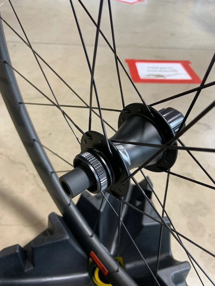 Zipp 303 Firecrest Disc Brake Tubeless Wheelset SRAM/SHIMANO 2022 7 Zipp 303 Firecrest Disc Brake Tubeless Wheelset SRAM/SHIMANO 2022 - Image 7