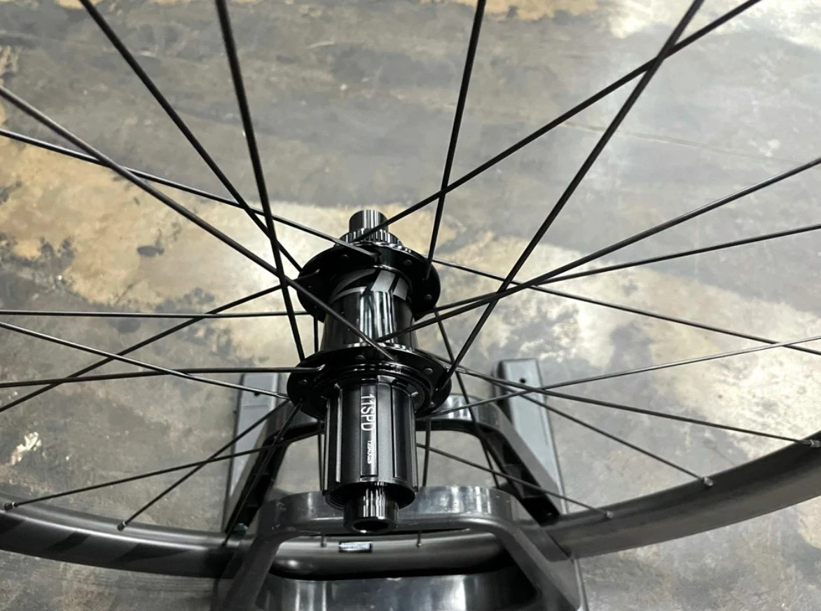 Zipp 303S Carbon Disc Wheelset - Image 3