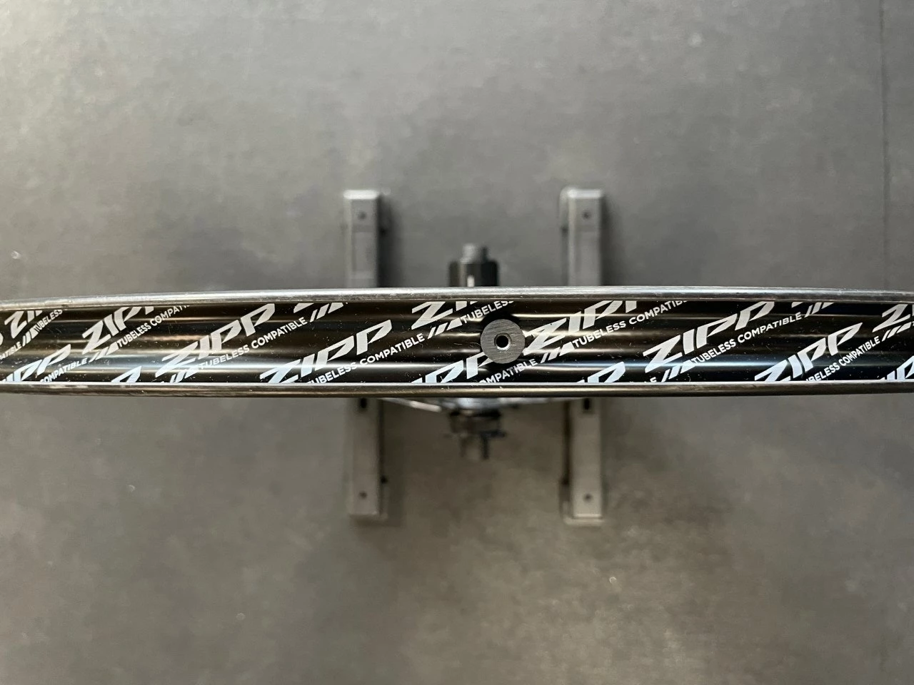 Zipp 808 Firecrest Disc Brake Wheelset Shimano/SRAM 11s 2022 - Image 6