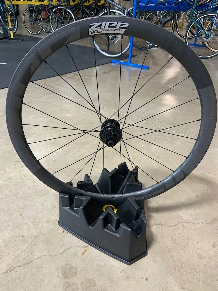 Zipp 303 Firecrest Disc Brake Tubeless Wheelset SRAM/SHIMANO 2022 5 Zipp 303 Firecrest Disc Brake Tubeless Wheelset SRAM/SHIMANO 2022 - Image 5