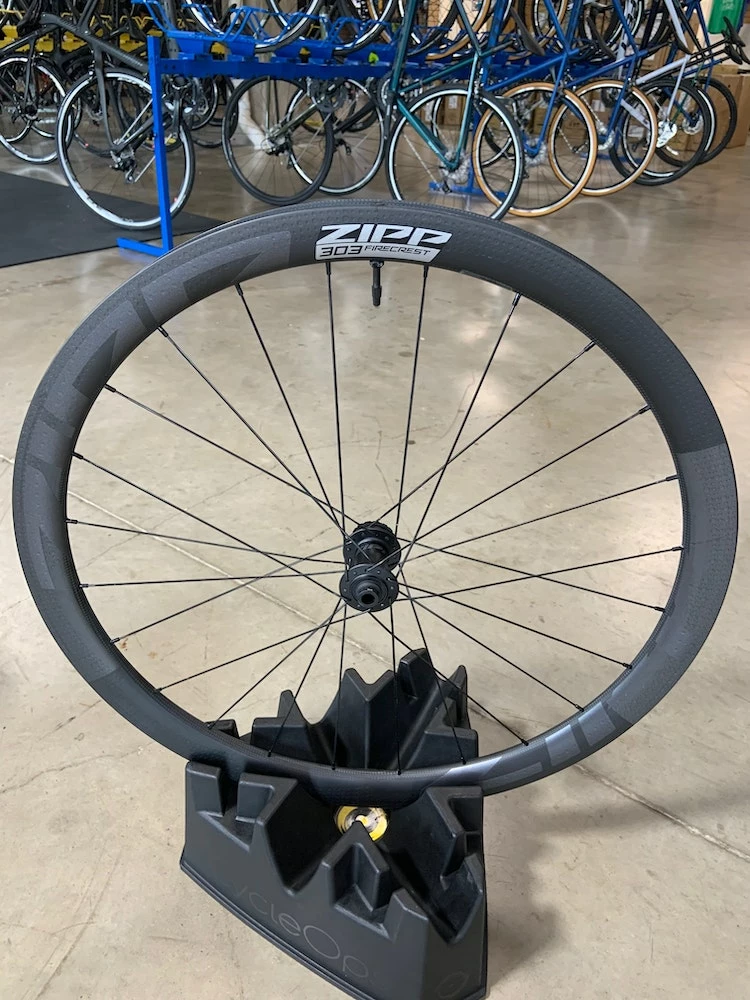 Zipp 303 Firecrest Disc Brake Tubeless Wheelset SRAM/SHIMANO 2022 4 Zipp 303 Firecrest Disc Brake Tubeless Wheelset SRAM/SHIMANO 2022 - Image 4
