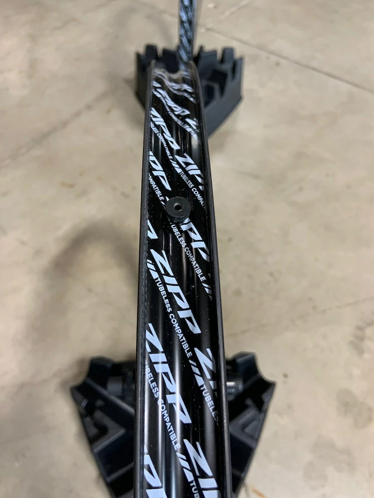 Zipp 303 Firecrest Disc Brake Tubeless Wheelset SRAM/SHIMANO 2022 9 Zipp 303 Firecrest Disc Brake Tubeless Wheelset SRAM/SHIMANO 2022 - Image 9